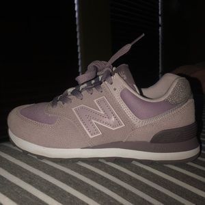 Brand new new balance pebbled lilac 574